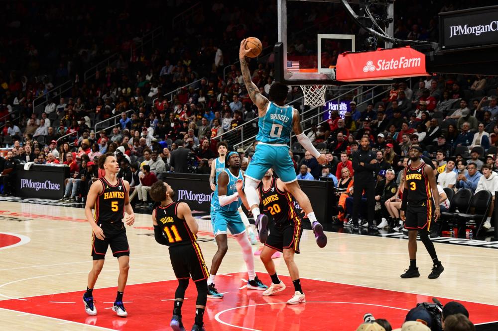 手们正通过 手们正通过