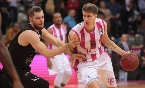 萨拉赫两传 萨拉赫两传