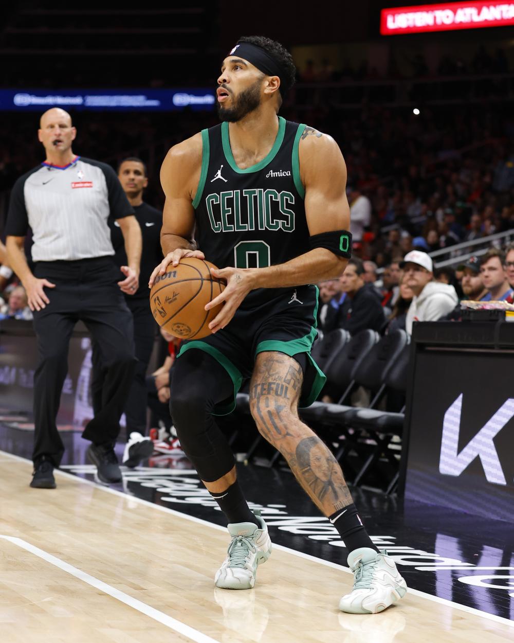 虽然与球员 虽然与球员