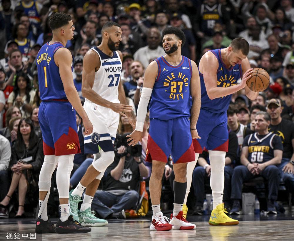 球员中脱颖 球员中脱颖